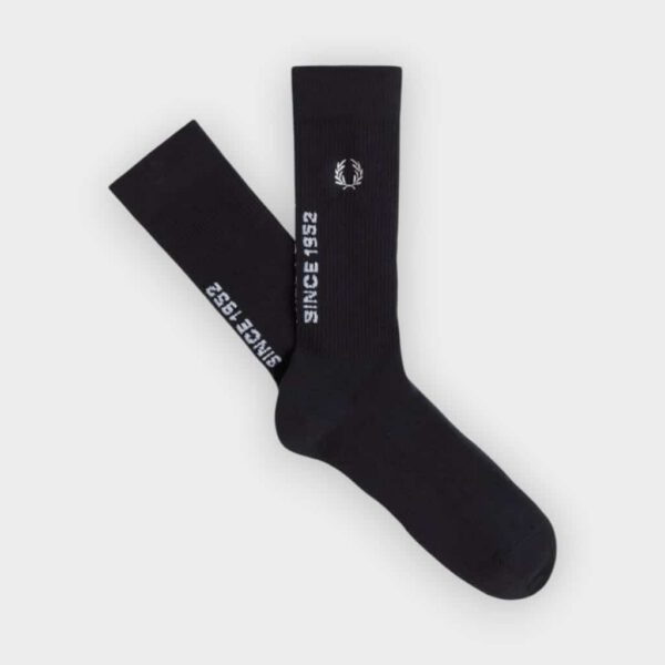 Fred Perry - Calcetines con un llamativo logotipo negro