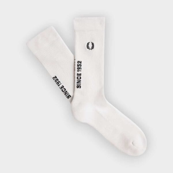 Fred Perry - Calcetines con un llamativo logotipo blanco nieve